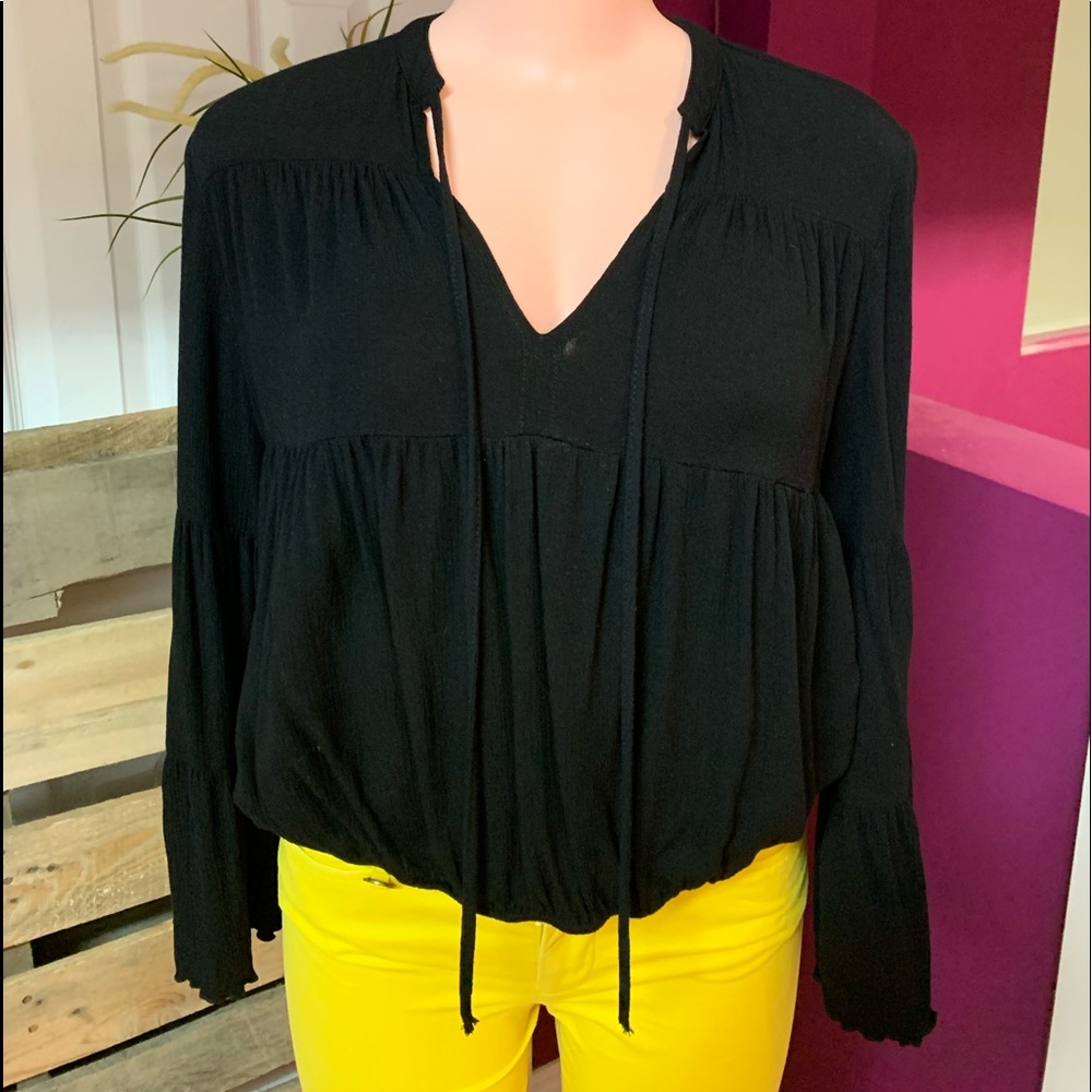 Woman’s Forever 21 Black Cropped Top Sz S